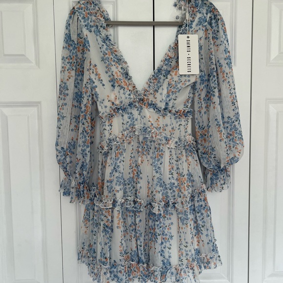 Beautiful flower dress - Picture 3 of 11